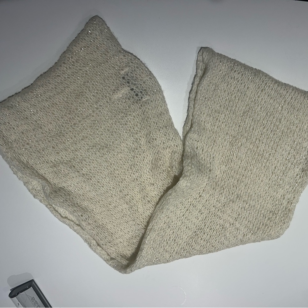 Ambercrombie & Fitch Infinty Knit Scarf